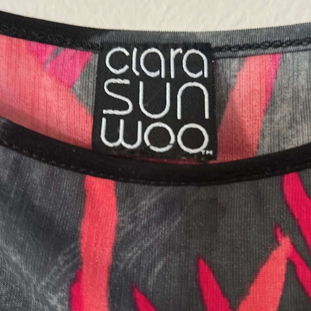 Clara Sun Woo Vibrant Pink and Black Leaf Print top - Picture 2 of 4